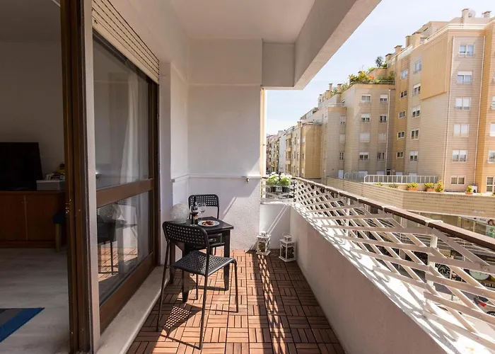 アパート Metro Lapa House With Sunny Balcony And A/c ポルト