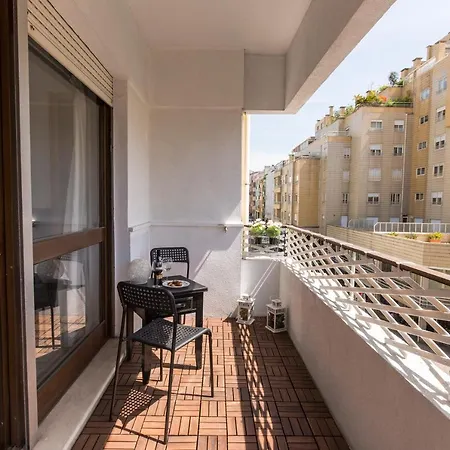 Apartment Metro Lapa House With Sunny Balcony And A/c Porto