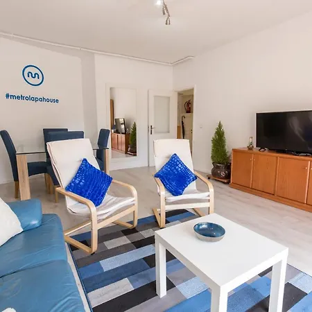 Metro Lapa House With Sunny Balcony And A/c * Porto