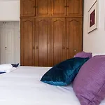 Daire Metro Lapa House With Sunny Balcony And A/c