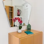 公寓 Metro Lapa House With Sunny Balcony And A/c 波尔图