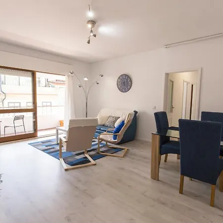 Daire Metro Lapa House With Sunny Balcony And A/c