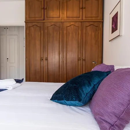 Apartment Metro Lapa House With Sunny Balcony And A/c
